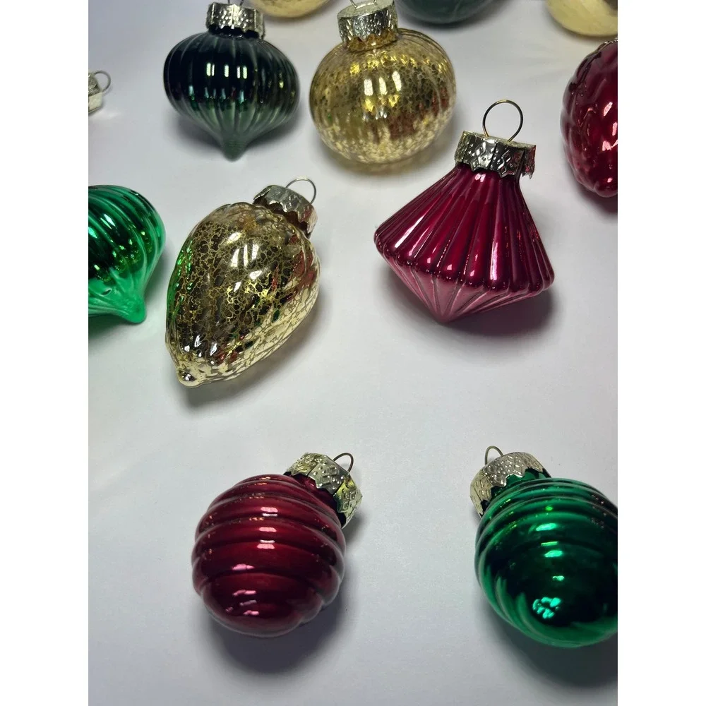Vintage Style Shiny Glass Christmas Ornaments Lot of 16 Red Green‎ Gold Ribbed